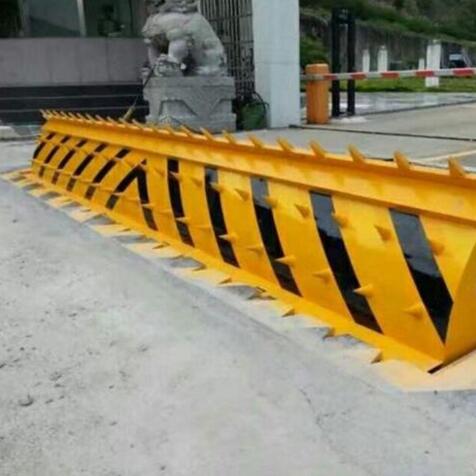 智能路障機