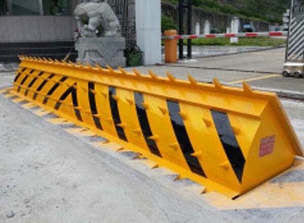 手動(dòng)路障破胎器