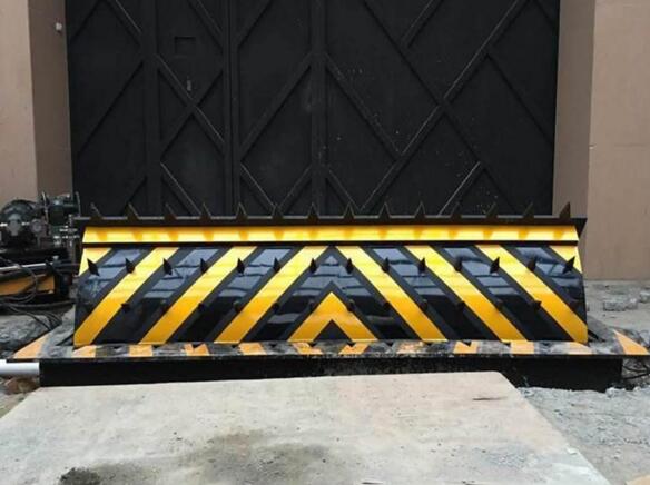 翻板路障機